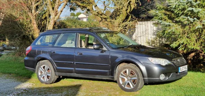 Subaru Outback 2.5 SE Outback 5dr Auto 2 owners Jan 2023 Mot Four Wheel Drive Petrol Metallic Grey