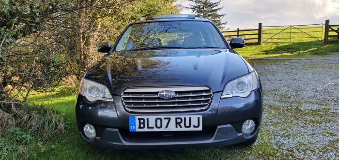 Subaru Outback 2.5 SE Outback 5dr Auto 2 owners Jan 2023 Mot Four Wheel Drive Petrol Metallic Grey
