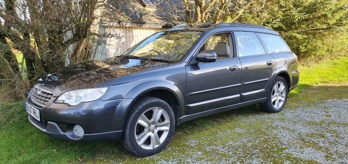 Subaru Outback 2.5 SE Outback 5dr Auto 2 owners Jan 2023 Mot Four Wheel Drive Petrol Metallic Grey