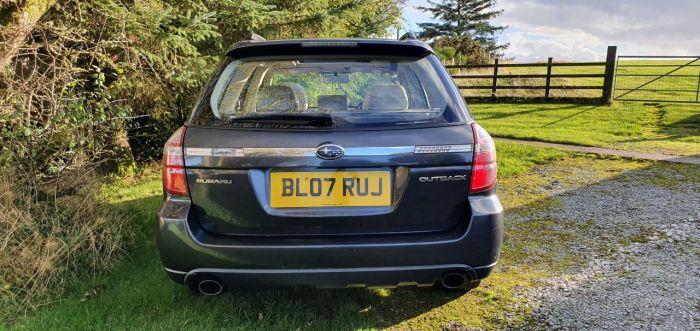 Subaru Outback 2.5 SE Outback 5dr Auto 2 owners Jan 2023 Mot Four Wheel Drive Petrol Metallic Grey