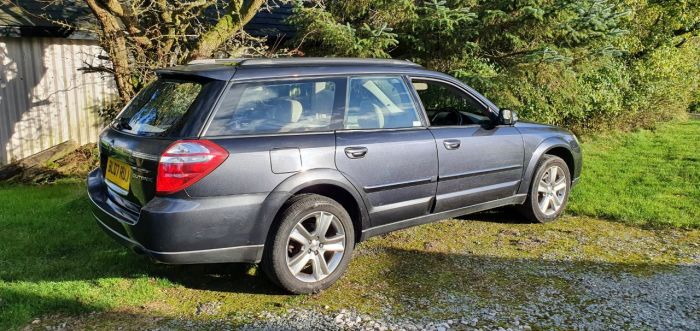 Subaru Outback 2.5 SE Outback 5dr Auto 2 owners Jan 2023 Mot Four Wheel Drive Petrol Metallic Grey