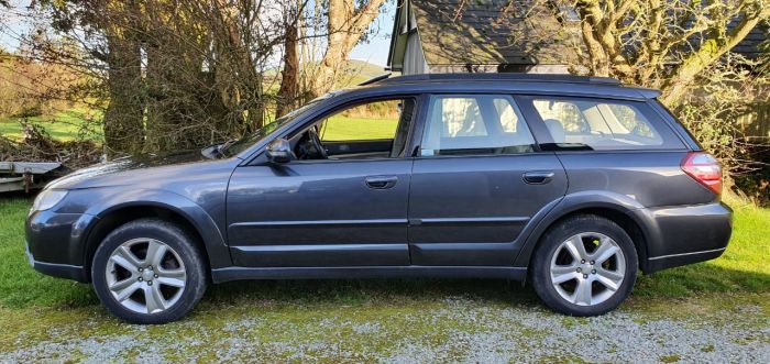 Subaru Outback 2.5 SE Outback 5dr Auto 2 owners Jan 2023 Mot Four Wheel Drive Petrol Metallic Grey