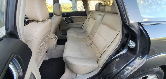Subaru Outback 2.5 SE Outback 5dr Auto 2 owners Jan 2023 Mot Four Wheel Drive Petrol Metallic Grey