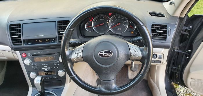 Subaru Outback 2.5 SE Outback 5dr Auto 2 owners Jan 2023 Mot Four Wheel Drive Petrol Metallic Grey
