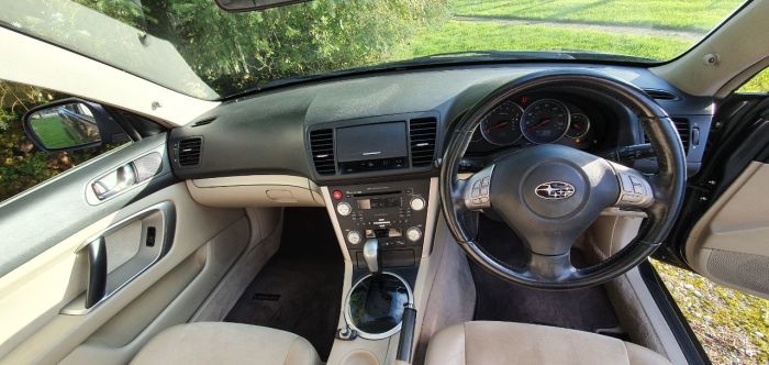 Subaru Outback 2.5 SE Outback 5dr Auto 2 owners Jan 2023 Mot Four Wheel Drive Petrol Metallic Grey